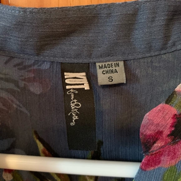 Kut from the Kloth blouse gorgeous floral - Picture 3 of 3